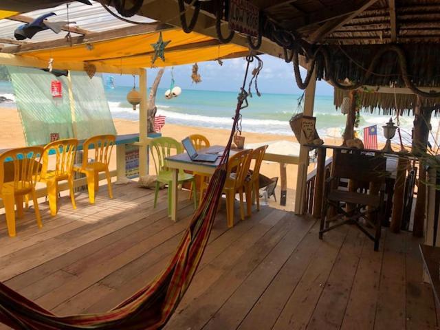 Beachfront Hut Upstairs Astra - Beach Shack Chalet Kampong Juara 외부 사진