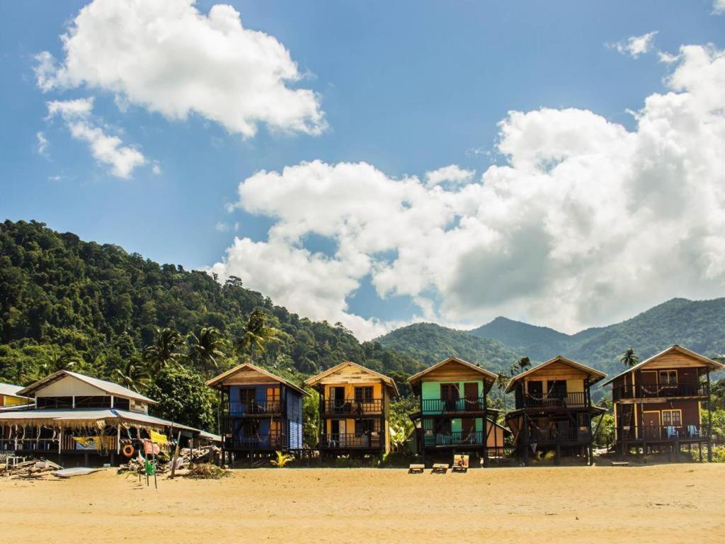 Beachfront Hut Upstairs Astra - Beach Shack Chalet Kampong Juara 외부 사진