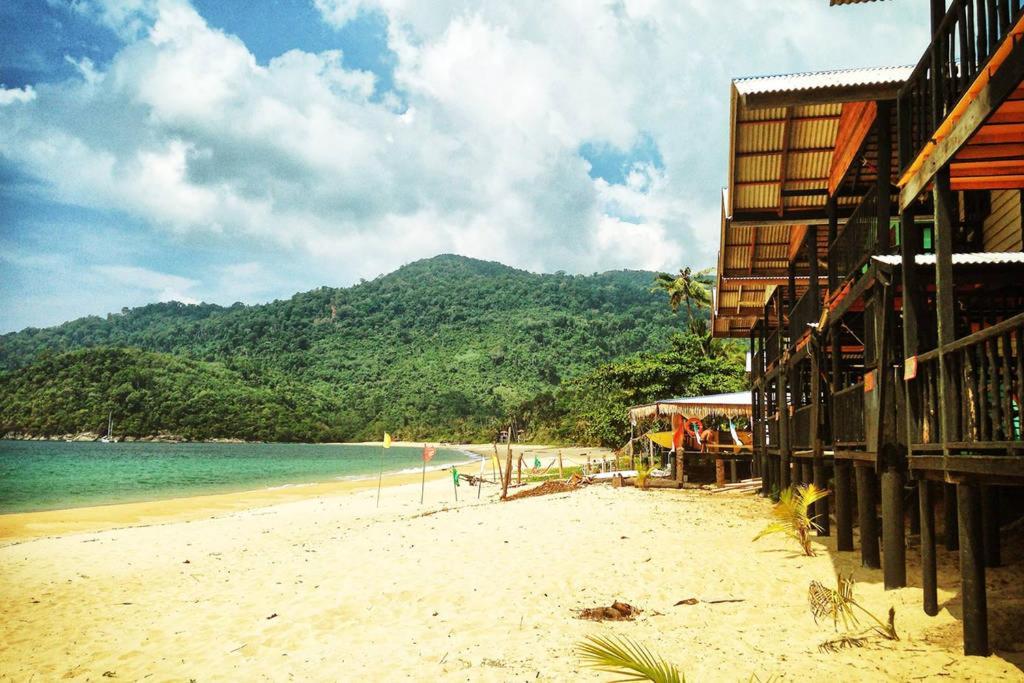 Beachfront Hut Upstairs Astra - Beach Shack Chalet Kampong Juara 외부 사진