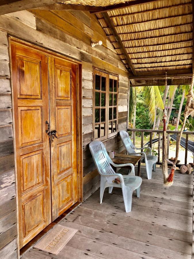 Beachfront Hut Upstairs Astra - Beach Shack Chalet Kampong Juara 외부 사진
