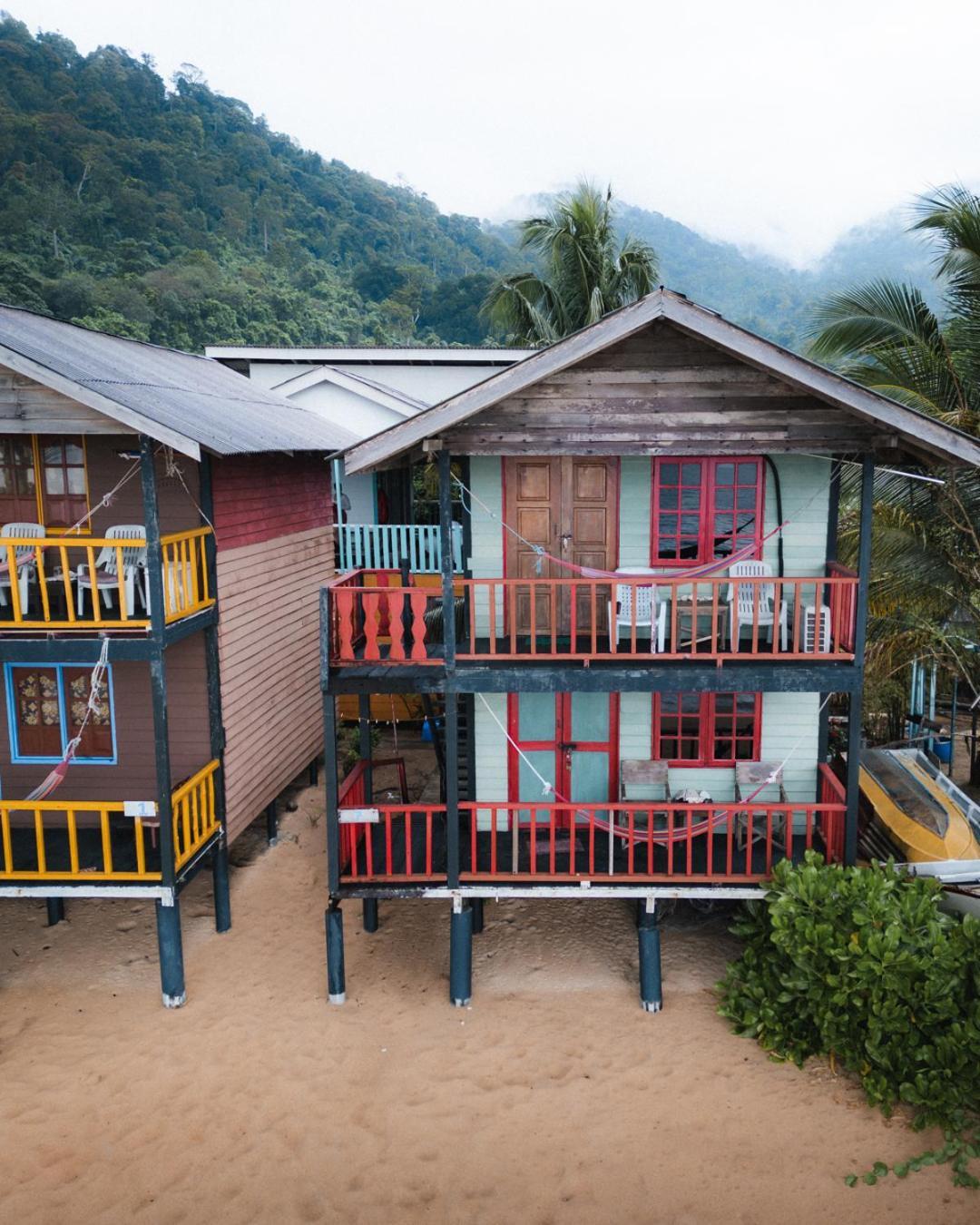 Beachfront Hut Upstairs Astra - Beach Shack Chalet Kampong Juara 외부 사진