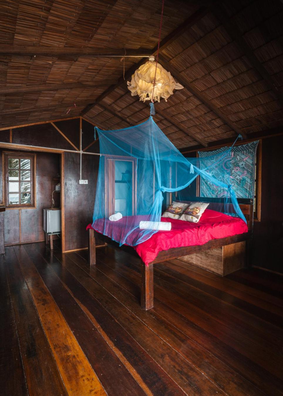 Beachfront Hut Upstairs Astra - Beach Shack Chalet Kampong Juara 외부 사진