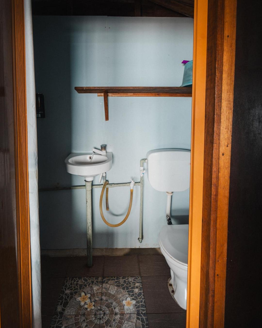 Beachfront Hut Upstairs Astra - Beach Shack Chalet Kampong Juara 외부 사진